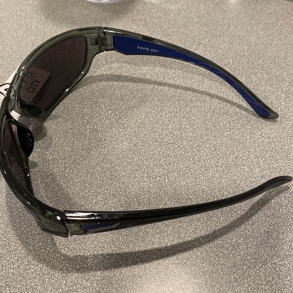 NWT NYS CITY SUNGLASSES - Picture 3 of 4